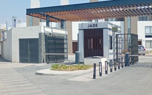 VENTA: Casa en esquina con terreno excedente en Pachuca, Hgo.